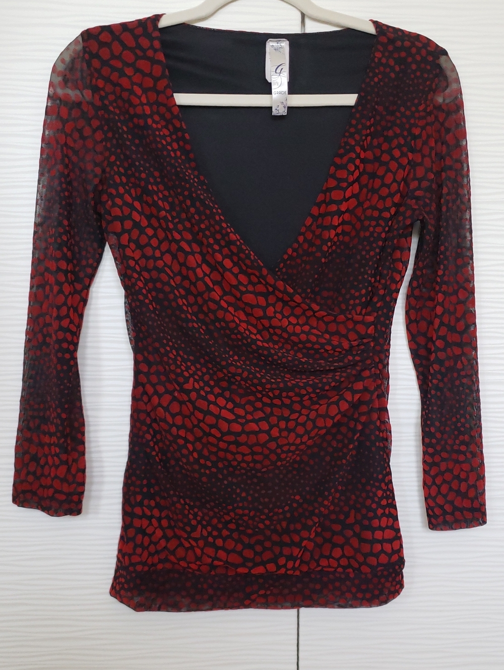 Gracie Red and Black Patterned Mesh V-Neck Long Sleeve Top Sz.M